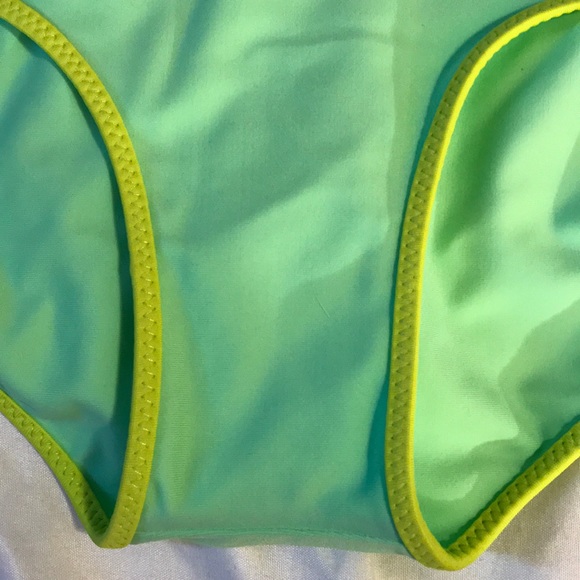 Lululemon Water: Surf to Sand Hipster - Picture 8 of 15